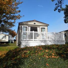 Family Seaside Retreat Private Stay at 5-Star Rockley Holiday Park Poole, Hotel in Poole