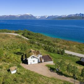 Centrally Located Cabin by the Sea - Sortland, Hotel in Sortland