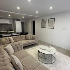 Appartement avec jardinet, fête interdite !, hotel in Argenteuil