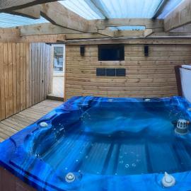 Winnie Cottage - Hot Tub, Games Room, Sauna, Large Garden, hotel in Stocksfield