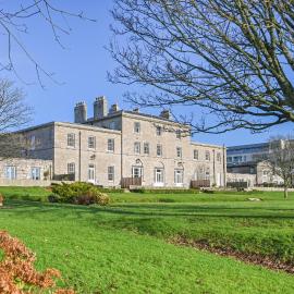 9 Admiralty House Stunning Luxury Apartment with free parking