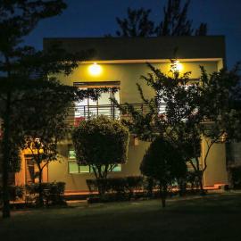 Triple Tee Gardens & Accomodation, מלון בWakiso