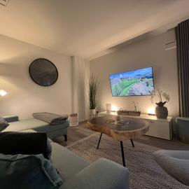 Penthouse Zweite Heimat - mit Sauna, Dachterrasse und ab Mai eigener Wallbox, im Herz von Kellenhusen、ケレンフーゼンのホテル