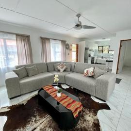 Luxury 1 Bdr Garden Cottage, ξενοδοχείο σε Windhoek
