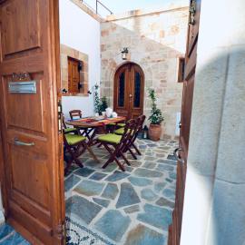 Villa Patitiri Traditional House with hot tub, hotel a Archangelos