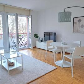 Pink Flat by Quokka 360 - Close to the Italian Border, hotel Chiassóban