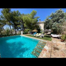 cortijo la alberquilla, hotell i Illora