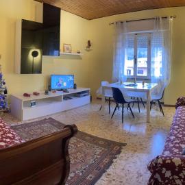AL CAMPANILE centro storico ampio luminoso e panoramico appartamento trilocale, хотел в Карсоли