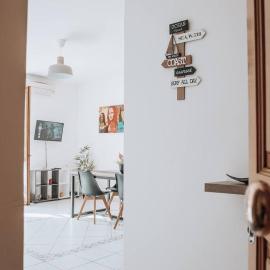 Three-Square house {apartment}