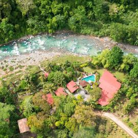 Casitas Del Rio Riverfront Nature Lodge, hotel in Uvita