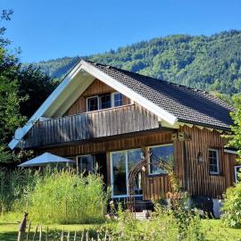 Countryhouse Lake Attersee - Atemberaubende Lage - Bezauberndes Hideaway, viešbutis mieste Unterachtas prie Aterzės