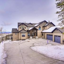 Spacious Utah Escape w/ Balcony & Mountain Views!, hotell sihtkohas Brian Head
