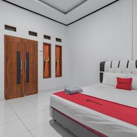 RedDoorz @ Geopark Ciletuh Sukabumi, ξενοδοχείο σε Cilowa