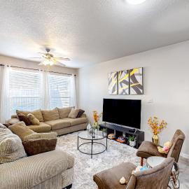 3 Mi to Downtown Conroe: Updated Townhome w/ Yard