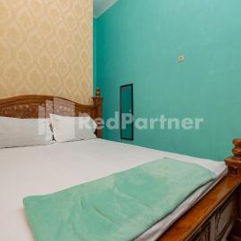 Hotel Wisata Ziarah Sunan Bonang Syariah Mitra RedDoorz, хотел в Tuban