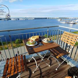 Lungomare Oro, Penthouse am Yachthafen, Traum Meerblick, Hunde erwünscht, מלון בקפלן