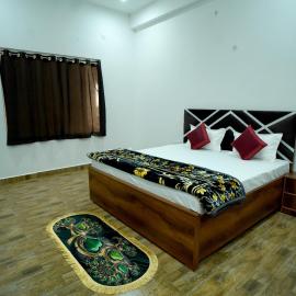 Hotel SD Grand Palace, Mant Raya Road, Mant, Nearby Vrindavan, Mathura, hotel a Māt