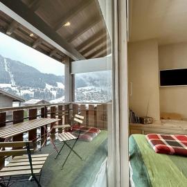 Duplex skis aux pieds centre village - 6 couchages - 2 salles de bain, hotel in La Clusaz