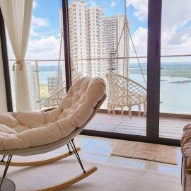 [Beachfront Seaview w Projector] 6-8 Pax, 3 Rooms., hotelli kohteessa Johor Bahru