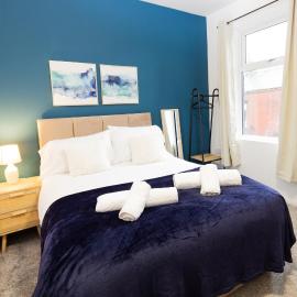 Stunning Private Ensuite Rooms in Oldham Sociable House, hotel en Oldham