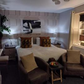 The Crown Inn - Rooms, hotel in Keynsham