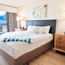 Oceanfront King Room with Private Balcony 4th Floor, hotel in Pawleys Island