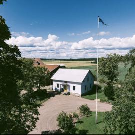 Snällfäll Country living - Åkerbo gård charmigt renoverad flygel, hotel a Kristinehamn