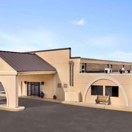 Super 8 by Wyndham Chambersburg I-81: Chambersburg şehrinde bir otel