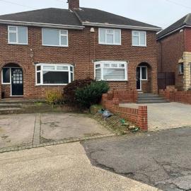 House Sleeps 6 with Garden Parking