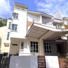 Shamrock Breeze Villa: Coastal Haven for 29 Guests, hotel in Batu Ferringhi