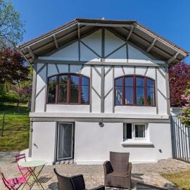 Le Lodge des Villettes, hotel in Jouy-le-Moutier