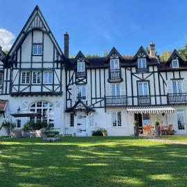 Le Manoir de Sainte-Aulde Demeure du XVIIIe siècle près de Disney & Champagne - Petit déjeuner inclus, hotel u gradu 'Sainte-Aulde'