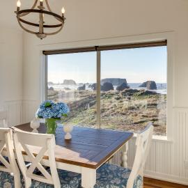 Scenic Bandon Vacation Rental w/ Beach Access!, viešbutis mieste Bandonas
