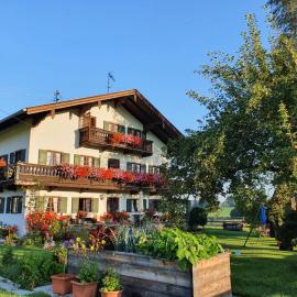 Schneiderhof Ferienwohnung mit Alpenblick, hotel a Fischbachau