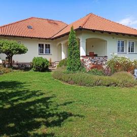 U božích muk, Hotel in Klentnice