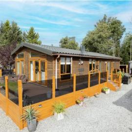 Loubet Extra Large Lodge, hotel in Auchterarder