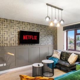 Stylish 3 Bed House in Greenhithe