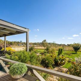 Marcotta Guest Suite - Moments to Golf Course