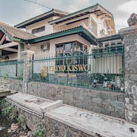 Griyo Kiswo Vacation Home, hotel v destinaci Lawean