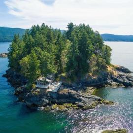 Exclusive Private Island - Pacific Ocean Paradise, hotel u gradu 'Madeira Park'