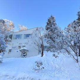 Schuss Alpine Club, Mt Buller، فندق في ماونت بولر