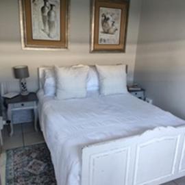 Stonehenge Cottage, hotel in Oudtshoorn