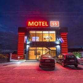 MOTEL S5 Hotel S5 BASEN JACUZZI MYJNIA, hotel i Zbrachlin