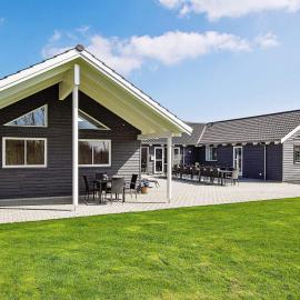 24 person holiday home in Hasselberg, hotel in Kappeln