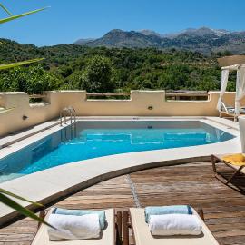Verekinthos Villas - Pool, Hot Tub, BBQ, Kids Playground, Stunning Mountain Views