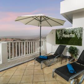 Bright Amadores Seaview Apartment