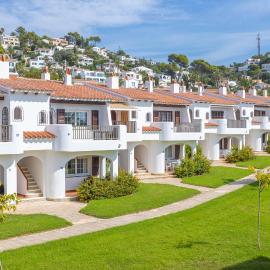 Apartamentos Son Bou Gardens By MENORCARENTALS, hotel i Son Bou