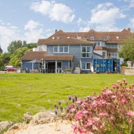 Hostel oder Ferienwohnung 1-16 Personen im BLAUEN HAUS, hotel i Femern