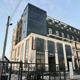 Mayster Home, hotel v destinaci Černovice