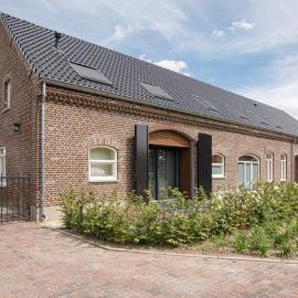 Barn24 - The Stable & The Loft, מלון בRoggel